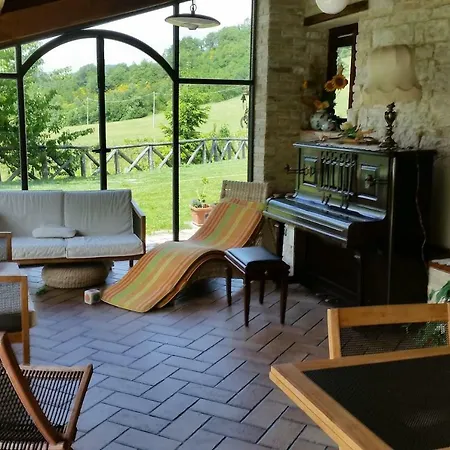 Loriana - E Piscina Esclusive Genga (Ancona)