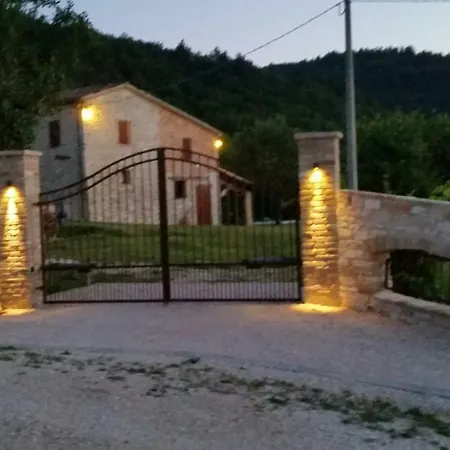 Loriana - E Piscina Esclusive Ferienhaus Genga (Ancona)